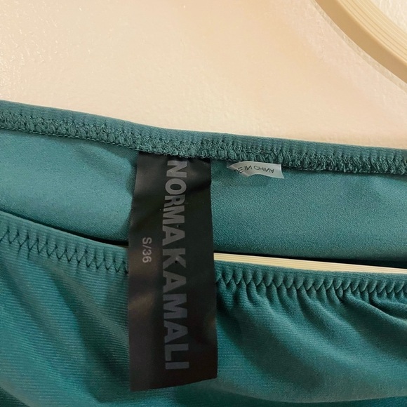 Norma Kamali woman top size small - Picture 3 of 3